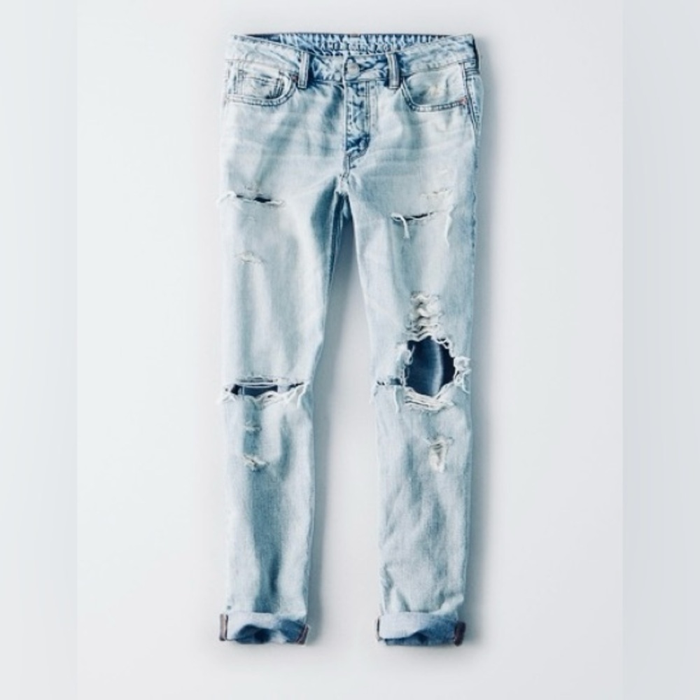 American eagle TOMGIRL distressed jeans